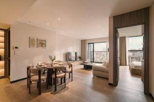 The Nelson Luxury Apt Láng Hạ, Ô Chợ Dừa- 3BR- Free Pool, Gym & Sauna