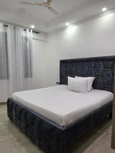 Lydias luxurious apartment