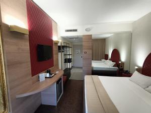 Break Hotel