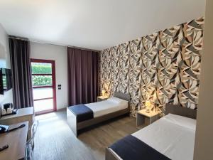 Break Hotel