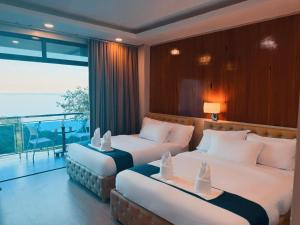 De Cairos Mountain & Ocean View Villa
