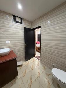 Luxury AC 4-BHK Vasant Kunj ILBS South Delhi