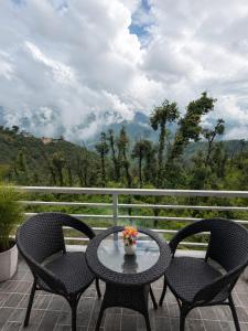 Grand Vista Retriet- A luxury Mountain View Property In Mussoorie By Lilly