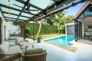 Bang Tao 4BR Fam Villa with Pool plus Gym and Restaurant