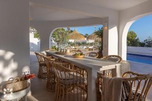 Villa Casa Blanc by Abahana Villas
