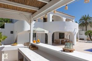 Villa Casa Blanc by Abahana Villas