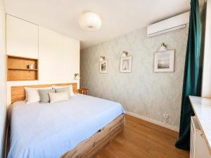 Lumina Premium 3-room Apart with Parking, Balcony