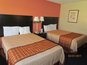 Queen Room with Two Queen Beds room in Travelers Lodge Beatrice
