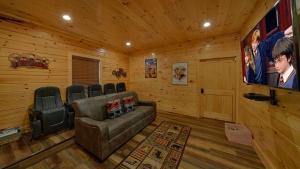 Skyburst- Mountain cabin w fireworks view! Indoor Heated Pool & Hot Tub