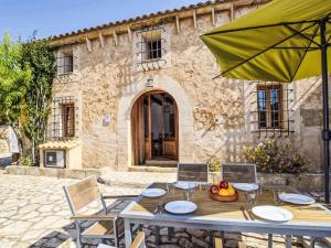 Holiday Home Landhaus mit Pool in der Nähe von Porto Cristo by Interhome