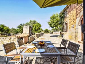 Holiday Home Landhaus mit Pool in der Nähe von Porto Cristo by Interhome