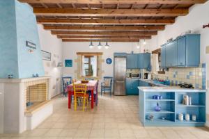 Arodamos Villa with a pool, childrens games, and BBQ, perfect for 23 people!