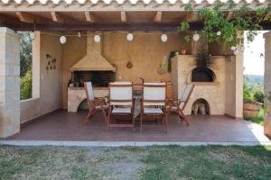 Arodamos Villa with a pool, childrens games, and BBQ, perfect for 23 people!