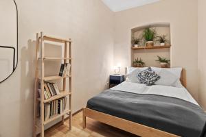 Monthly Stays - Chic Apartment up to 8 - Near Meidling