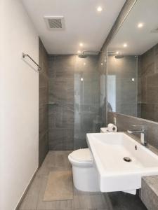 Modern Condo near the Beach - NV531