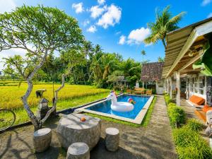 5BR pvt pool wooden house near ubud By iLys C