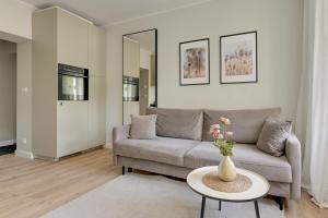 Dworska Suite - Close to the Beach & Regan Park by Downtown Apartments