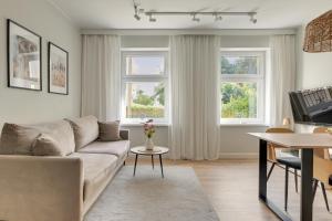 Dworska Suite - Close to the Beach & Regan Park by Downtown Apartments