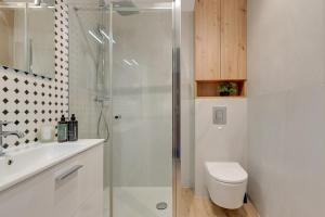 Dworska Suite - Close to the Beach & Regan Park by Downtown Apartments