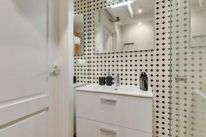 Dworska Suite - Close to the Beach & Regan Park by Downtown Apartments