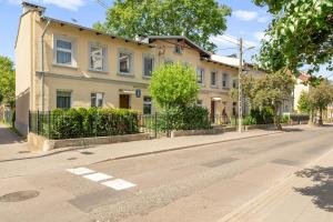 Dworska Suite - Close to the Beach & Regan Park by Downtown Apartments