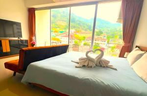 Best Mountain view, family room in Chic Condo