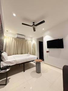 AG 402The Beige Chapter Cozy 1BHK Premium Stay