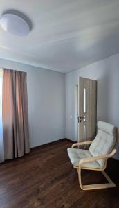 Historic Lake View Apartment