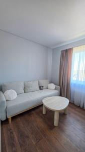 Historic Lake View Apartment