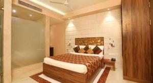 Mumbai Metro - The Executive Hotel
