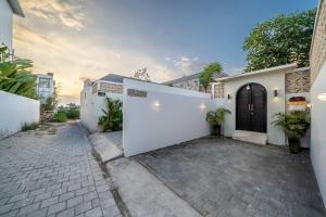 2BR Seseh near Beach Villa Gauri