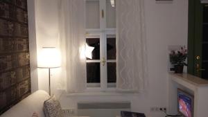 Studio apartment - Green door