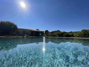 4 bedroom Luxury Villa with Swimming Pool and Lush Gardens Close to City & Beach