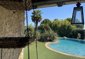 4 bedroom Luxury Villa with Swimming Pool and Lush Gardens Close to City & Beach