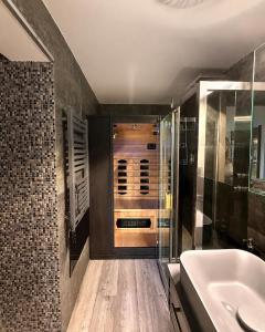 Dom Hrabiego Tatrzańska Polana with Mountain View, Private Jacuzzi & Free Parking by Downtown Apartments