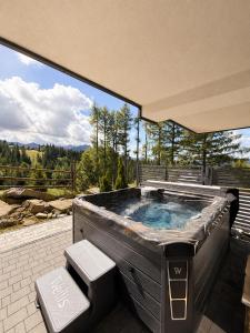 Dom Hrabiego Tatrzańska Polana with Mountain View, Private Jacuzzi & Free Parking by Downtown Apartments