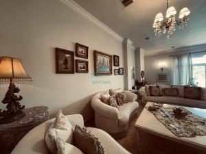 4 bedroom Luxury Villa with Swimming Pool and Lush Gardens Close to City & Beach