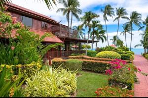 KohSamui Maenam beachfront villa Thai style