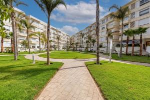 City Center Apartment with Garden and Private Parking