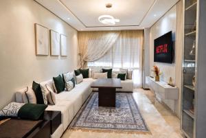 City Center Apartment with Garden and Private Parking