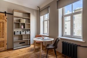 Authentic Interior, Netflix & HBO - Charming Retreat by Innorental
