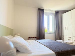 Modern 2BD Flat with FREE Private Parking