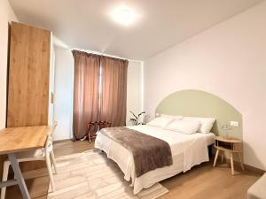 Modern 2BD Flat with FREE Private Parking
