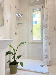 Modern 2BD Flat with FREE Private Parking
