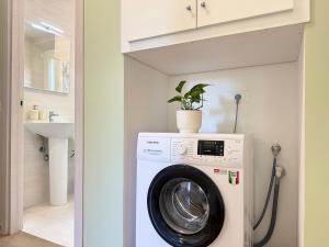 Modern 2BD Flat with FREE Private Parking