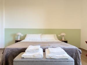 Modern 2BD Flat with FREE Private Parking