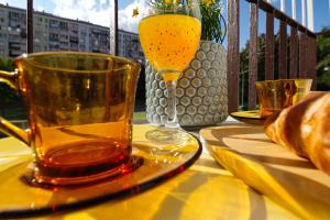 Reymonta Three-Bedroom Apartment near Metro by Mia