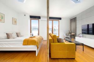 Exclusive Air Conditioned Studio in Cracow with Parking and Desk Close to the River by Renters Prestige