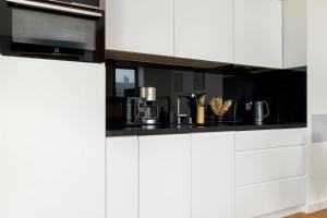 Exclusive Air Conditioned Studio in Cracow with Parking and Desk Close to the River by Renters Prestige