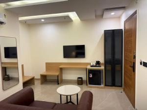 Saltstayz Premier Noida Sector 135 Expressway